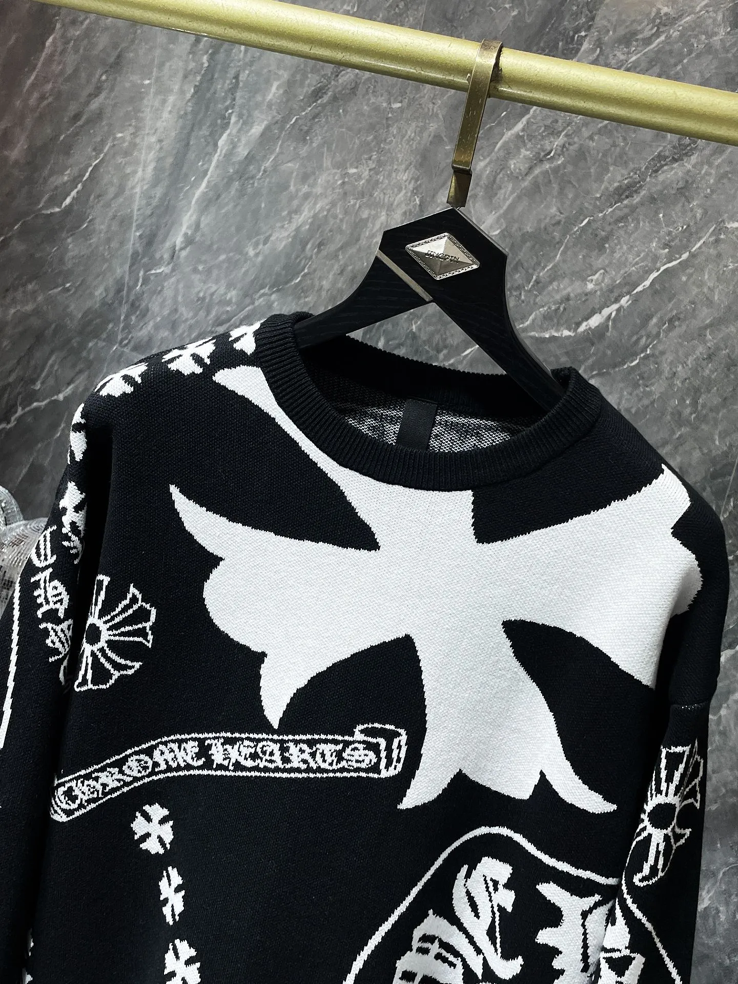 P256 Chrome Hearts🍁Autumn and winter sweater series🍁 Horse hoof full-body jacquard thickened crew neck sweater. Selected high-quality wool blended knitted fabric. Adopt Tajima machine embroidery process. Non-common version on the market. Fashionable high-street must-have for men and women. Recommended color: black. Size: S, M, L, XL
